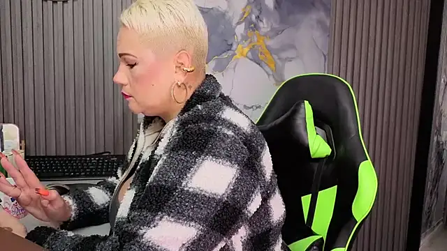 Snapshot of GianellaCox_ chatting on 04/01/26, 11:33 GianellaCox online show from 04/01/26, 11:33