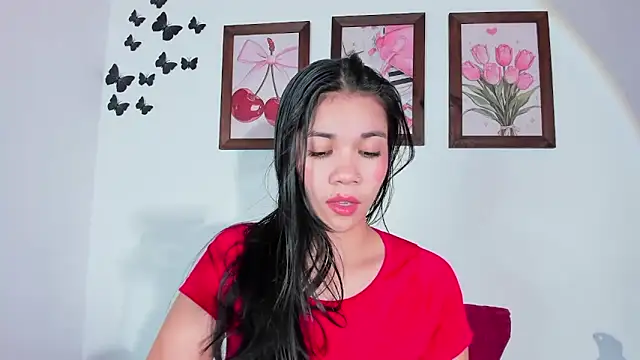 Snapshot of Emiily_Parkerr chatting on 06/17/26, 08:10 Emiily Parkerr online show from 06/17/26, 08:10