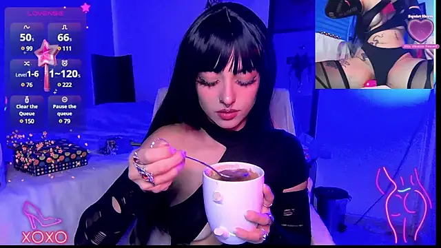 Snapshot of HollyDominic chatting on 12/07/24, 04:58 HollyDominic online show from 12/07/24, 04:58