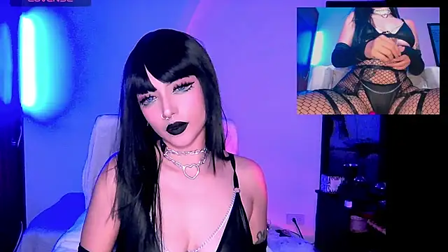 Snapshot of HollyDominic chatting on 02/28/25, 05:04 HollyDominic online show from 02/28/25, 05:04