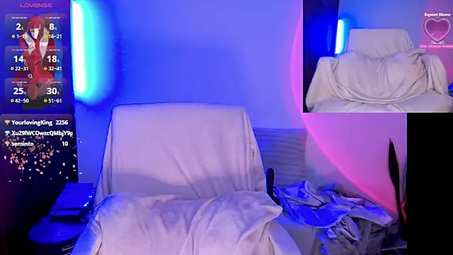 Snapshot of HollyDominic chatting on 03/11/25, 06:19 HollyDominic online show from 03/11/25, 06:19