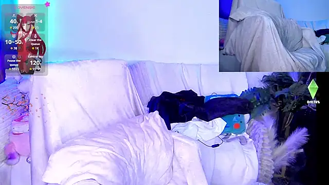 Snapshot of HollyDominic chatting on 09/17/25, 07:43 HollyDominic online show from 09/17/25, 07:43