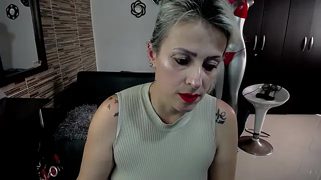 Snapshot of Emma_Rizzoo chatting on 02/06/25, 07:40 Emma Rizzoo online show from 02/06/25, 07:40