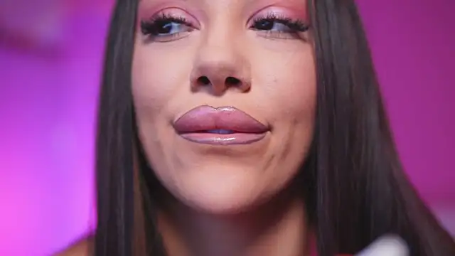 Snapshot of NatyDesiree chatting on 02/18/25, 11:22 NatyDesiree online show from 02/18/25, 11:22