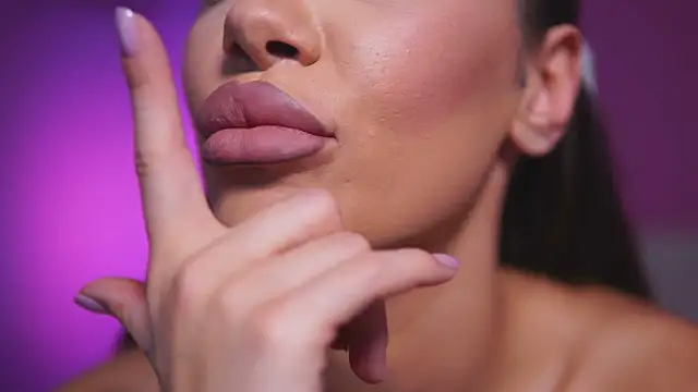 Snapshot of NatyDesiree chatting on 03/08/25, 11:16 NatyDesiree online show from 03/08/25, 11:16