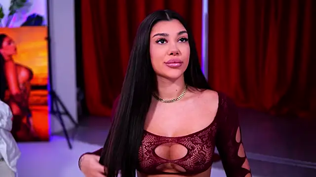 Snapshot of NatyDesiree chatting on 12/02/25, 04:40 NatyDesiree online show from 12/02/25, 04:40