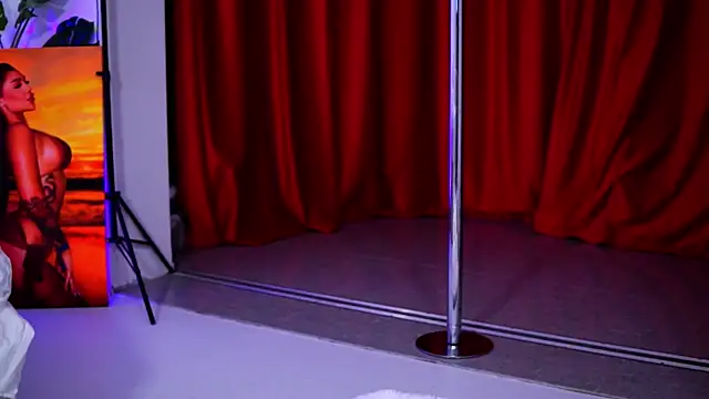 Snapshot of NatyDesiree chatting on 12/03/25, 05:04 NatyDesiree online show from 12/03/25, 05:04