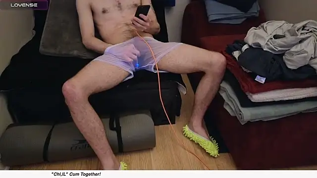 Snapshot of pantslesstraveler_plt chatting on 02/24/25, 12:16 pantslesstraveler plt online show from 02/24/25, 12:16