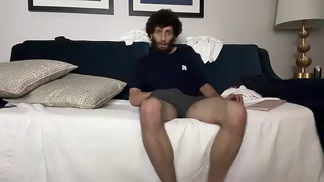 Snapshot of pantslesstraveler_plt chatting on 10/28/25, 08:51 pantslesstraveler plt online show from 10/28/25, 08:51