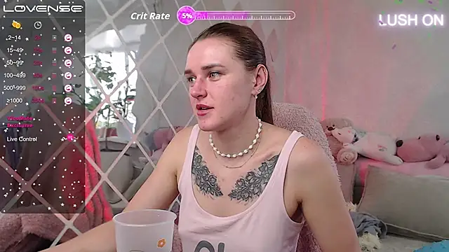 Snapshot of Bella__Swoon chatting on 10/05/25, 02:43 Bella Swoon online show from 10/05/25, 02:43