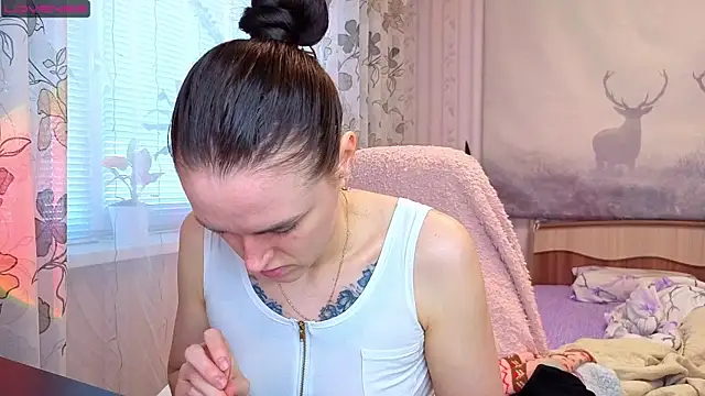 Bella  Swoon online show from 04/28/26, 04:50