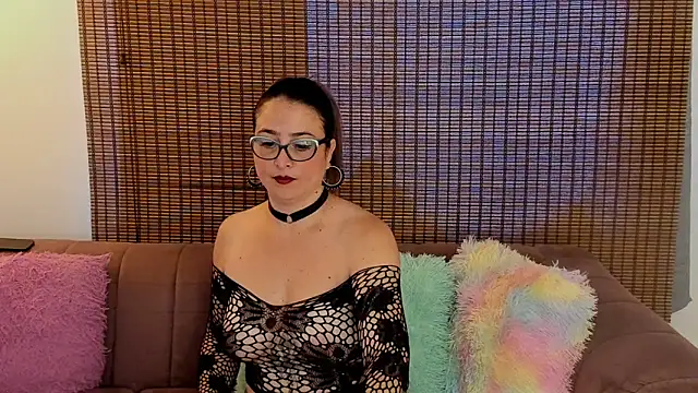 Snapshot of ariana_cross chatting on 04/26/26, 01:09 ariana cross online show from 04/26/26, 01:09