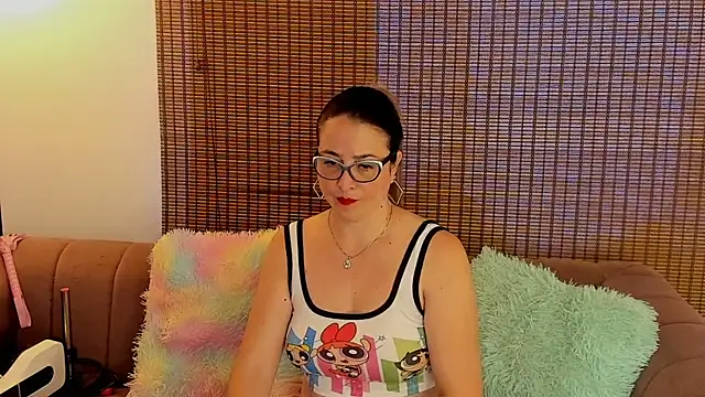 Snapshot of ariana_cross chatting on 06/27/26, 01:06 ariana cross online show from 06/27/26, 01:06