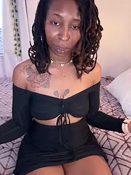 Snapshot of LeyaHoneybuns chatting on 02/23/25, 03:40 LeyaHoneybuns online show from 02/23/25, 03:40