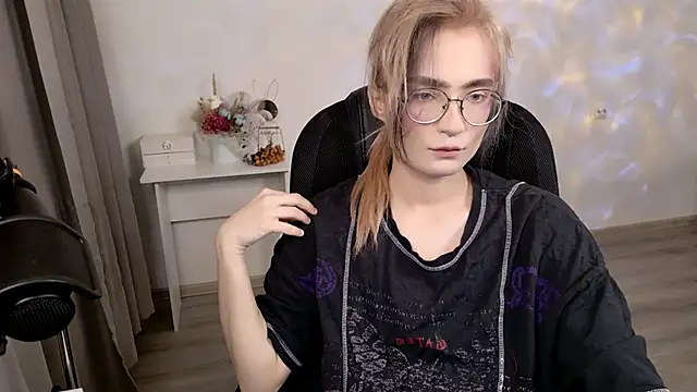 Snapshot of CuteYukiKun chatting on 04/07/26, 02:12 CuteYukiKun online show from 04/07/26, 02:12