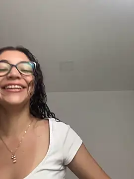 uniquerossie online show from 12/14/25, 08:09