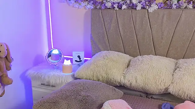 Snapshot of Baby_Xian chatting on 01/28/25, 10:23 Baby Xian online show from 01/28/25, 10:23