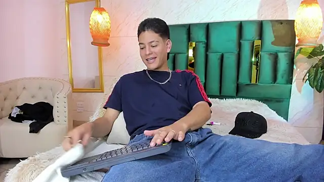 Levy Steve online show from 11/30/25, 04:38