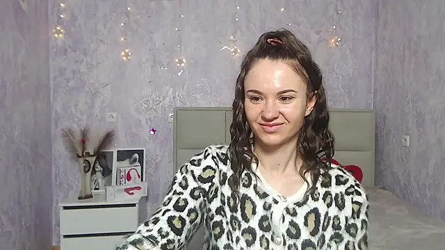 Snapshot of KaraCriegs chatting on 01/29/25, 12:43 KaraCriegs online show from 01/29/25, 12:43