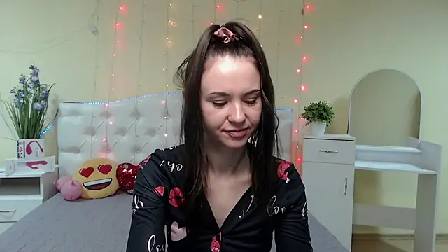 Snapshot of KaraCriegs chatting on 01/31/25, 10:10 KaraCriegs online show from 01/31/25, 10:10