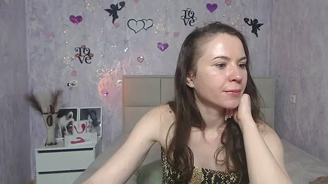Snapshot of KaraCriegs chatting on 02/10/25, 12:30 KaraCriegs online show from 02/10/25, 12:30