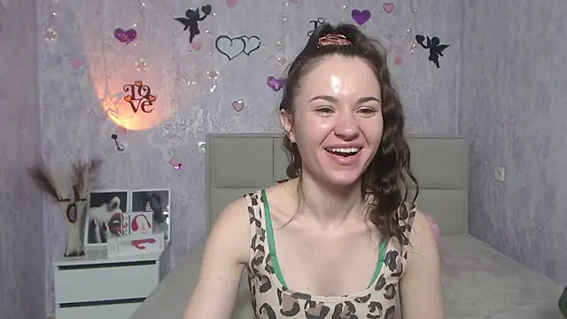 Snapshot of KaraCriegs chatting on 02/12/25, 12:48 KaraCriegs online show from 02/12/25, 12:48