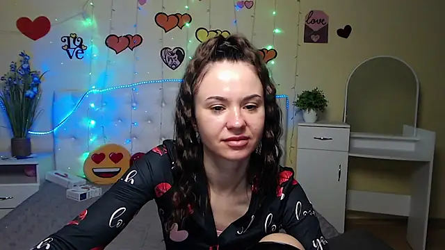 Snapshot of KaraCriegs chatting on 02/13/25, 09:49 KaraCriegs online show from 02/13/25, 09:49