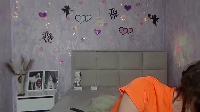 Snapshot of KaraCriegs chatting on 02/15/25, 03:42 KaraCriegs online show from 02/15/25, 03:42