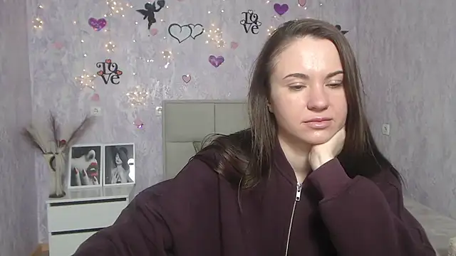 Snapshot of KaraCriegs chatting on 02/18/25, 06:26 KaraCriegs online show from 02/18/25, 06:26