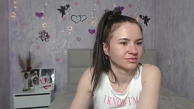 Snapshot of KaraCriegs chatting on 02/23/25, 01:02 KaraCriegs online show from 02/23/25, 01:02