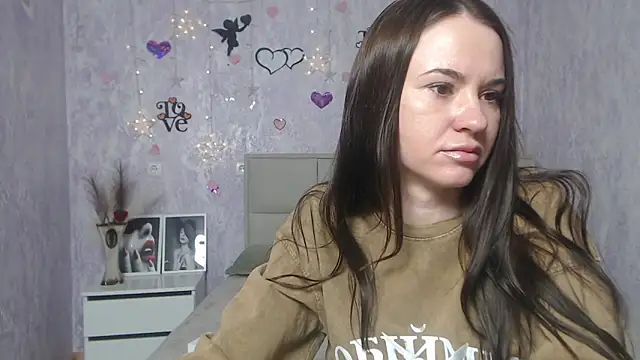 Snapshot of KaraCriegs chatting on 03/01/25, 06:21 KaraCriegs online show from 03/01/25, 06:21