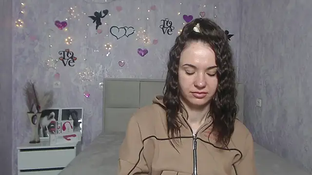 Snapshot of KaraCriegs chatting on 03/04/25, 10:05 KaraCriegs online show from 03/04/25, 10:05