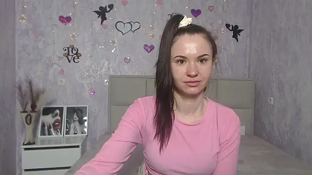 Snapshot of KaraCriegs chatting on 03/07/25, 01:09 KaraCriegs online show from 03/07/25, 01:09