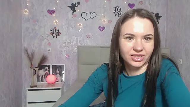 Snapshot of KaraCriegs chatting on 03/10/25, 12:29 KaraCriegs online show from 03/10/25, 12:29