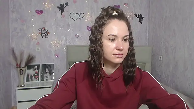 Snapshot of KaraCriegs chatting on 03/12/25, 06:33 KaraCriegs online show from 03/12/25, 06:33