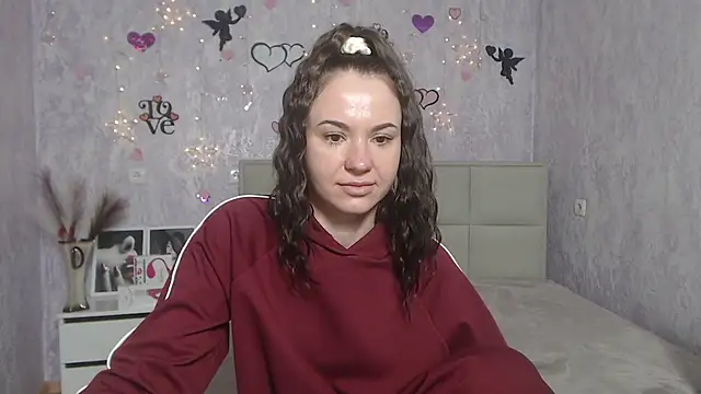 Snapshot of KaraCriegs chatting on 03/12/25, 09:35 KaraCriegs online show from 03/12/25, 09:35