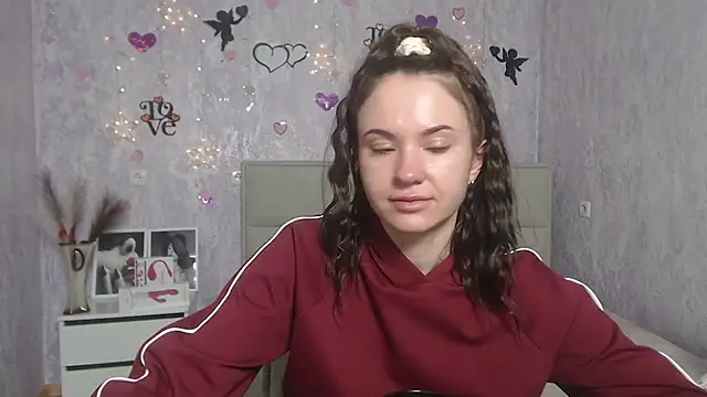 Snapshot of KaraCriegs chatting on 03/13/25, 12:37 KaraCriegs online show from 03/13/25, 12:37