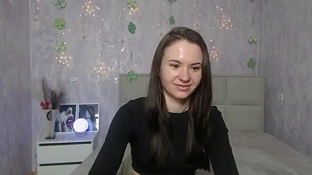 Snapshot of KaraCriegs chatting on 03/15/25, 12:25 KaraCriegs online show from 03/15/25, 12:25