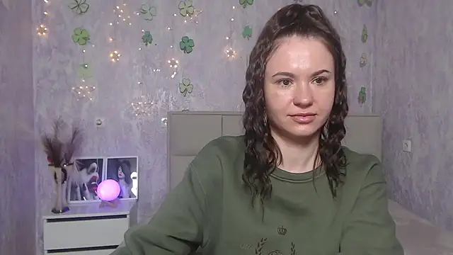 Snapshot of KaraCriegs chatting on 03/19/25, 09:48 KaraCriegs online show from 03/19/25, 09:48
