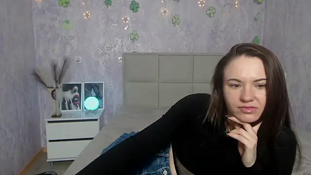 Snapshot of KaraCriegs chatting on 03/23/25, 12:26 KaraCriegs online show from 03/23/25, 12:26