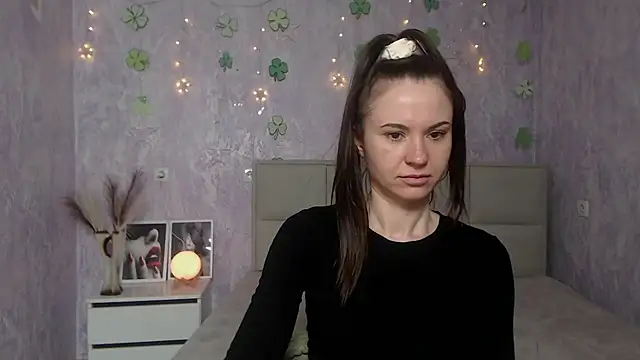 Snapshot of KaraCriegs chatting on 03/23/25, 03:32 KaraCriegs online show from 03/23/25, 03:32
