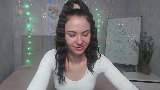 Snapshot of KaraCriegs chatting on 10/04/25, 05:11 KaraCriegs online show from 10/04/25, 05:11