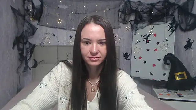 Snapshot of KaraCriegs chatting on 10/18/25, 05:14 KaraCriegs online show from 10/18/25, 05:14