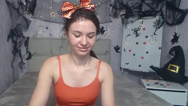 Snapshot of KaraCriegs chatting on 10/20/25, 05:13 KaraCriegs online show from 10/20/25, 05:13