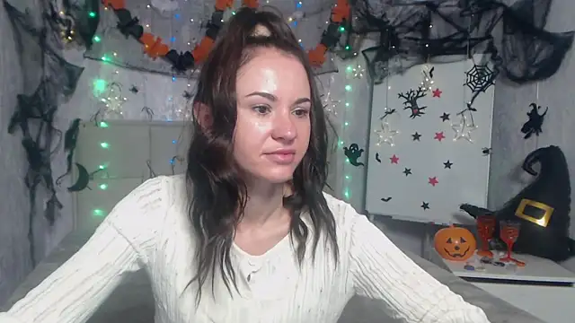 Snapshot of KaraCriegs chatting on 10/23/25, 05:23 KaraCriegs online show from 10/23/25, 05:23