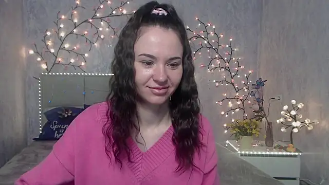 Snapshot of KaraCriegs chatting on 04/19/26, 05:23 KaraCriegs online show from 04/19/26, 05:23