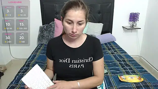 Snapshot of Iris_love18 chatting on 02/13/25, 04:50 Iris love18 online show from 02/13/25, 04:50