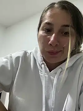 Snapshot of Iris_love18 chatting on 02/15/25, 01:31 Iris love18 online show from 02/15/25, 01:31