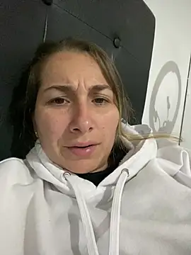 Snapshot of Iris_love18 chatting on 02/16/25, 02:31 Iris love18 online show from 02/16/25, 02:31