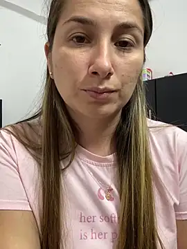 Snapshot of Iris_love18 chatting on 02/19/25, 08:10 Iris love18 online show from 02/19/25, 08:10